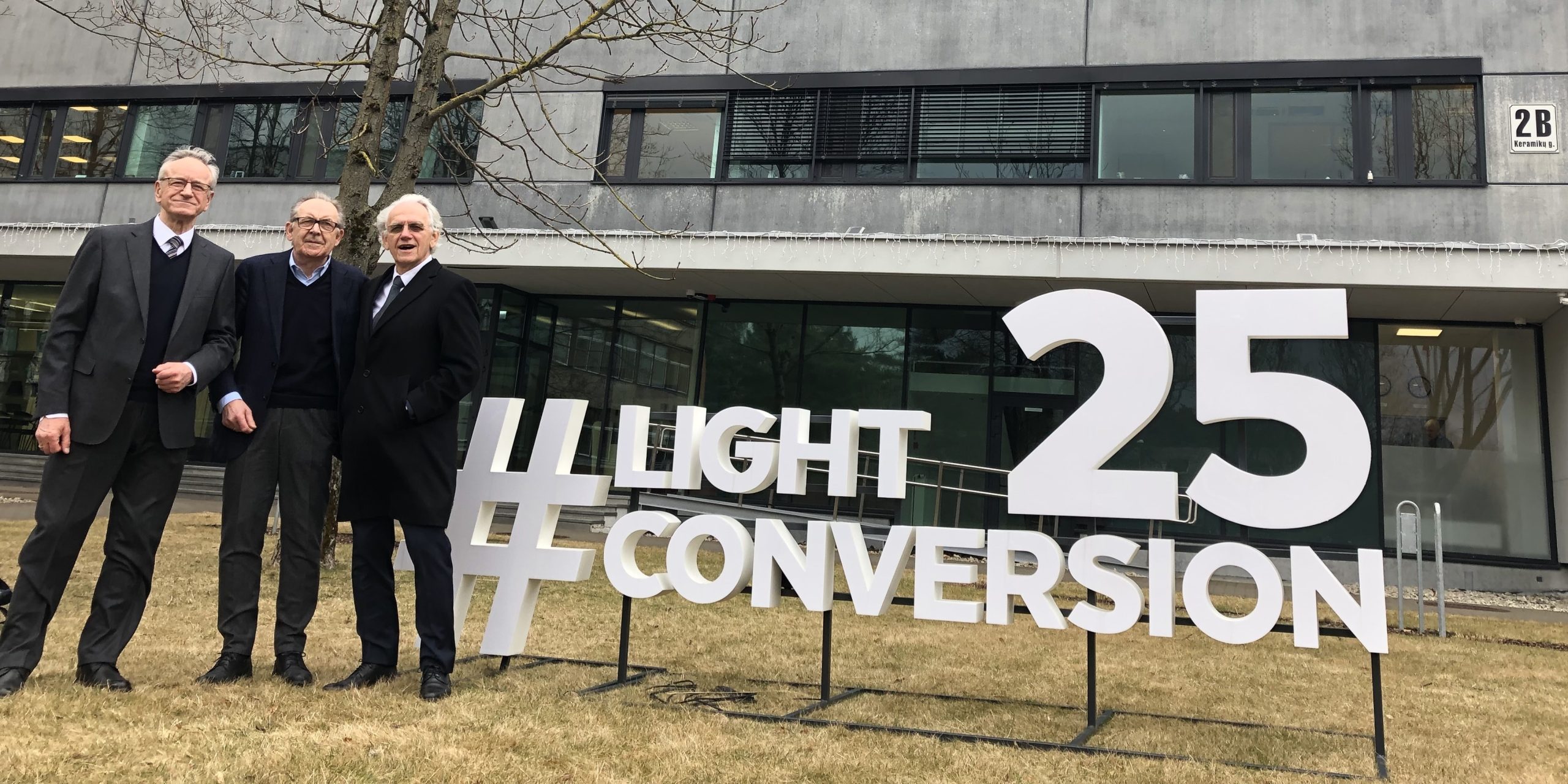Prof. Dr. Algis P. Piskarskas, Dr. Algirdas Juozapavičius, and Prof. Dr. Gérard Mourou during visit at Light Conversion, 2019.